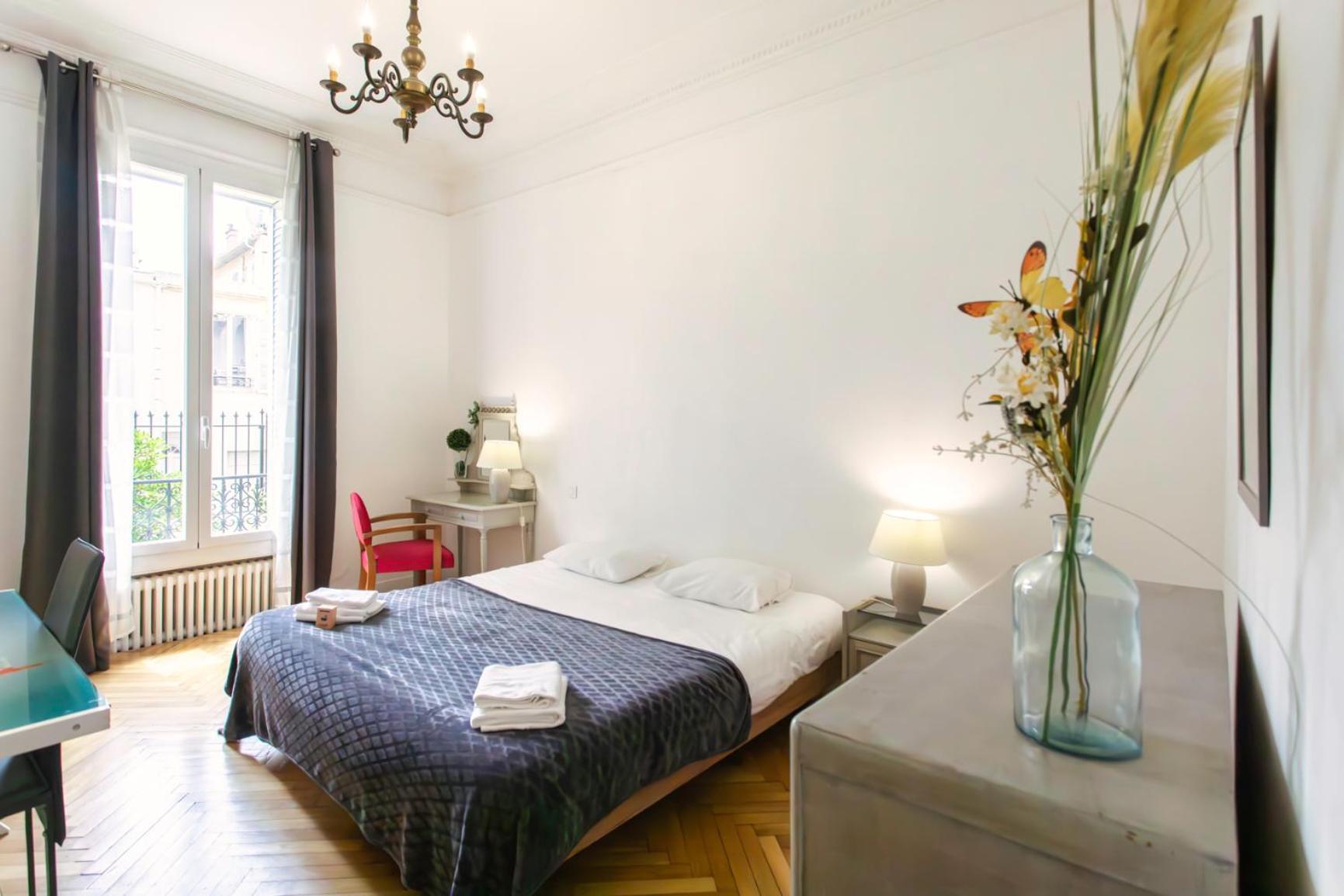Appartement Holidays - Charmant, Authentique, 3 Chambres, Calme, Palais & *
