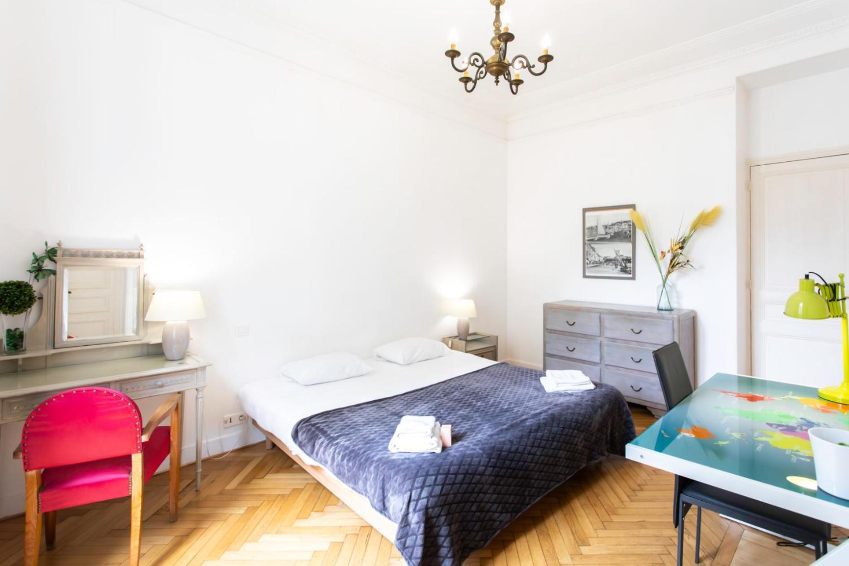 Appartement Holidays - Charmant, Authentique, 3 Chambres, Calme, Palais & *