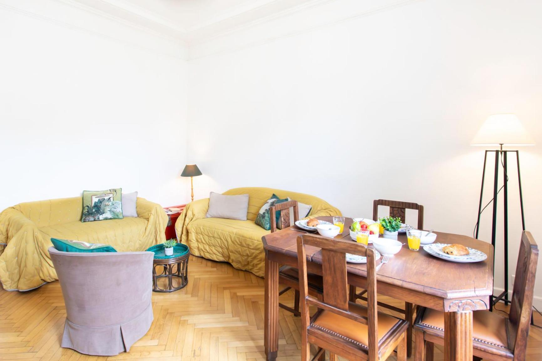 Holidays - Charmant, Authentique, 3 Chambres, Calme, Palais & Appartement