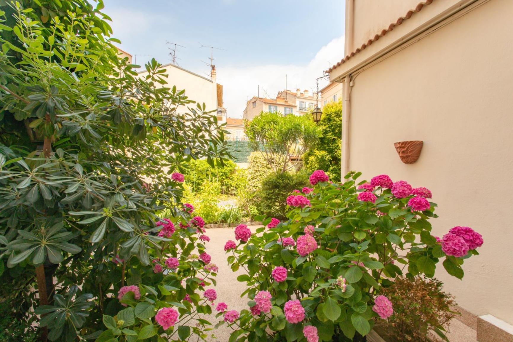 Holidays - Charmant, Authentique, 3 Chambres, Calme, Palais & Appartement Cannes
